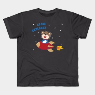 cute bear astronaut play with his rocket Kids T-Shirt